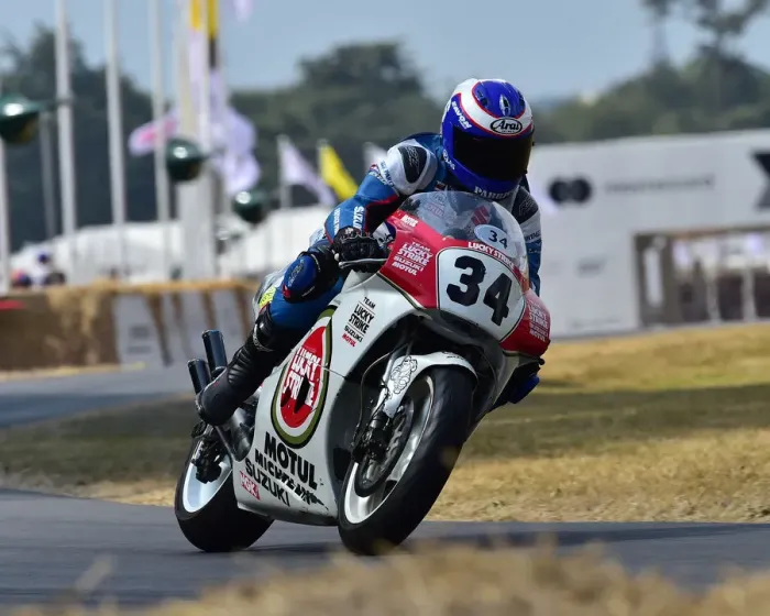 Rights Managed : CM24 7446 Steve Parrish, Suzuki RGV 500 Rights Managed : CM24 7446 Steve Parrish, Suzuki RGV 500