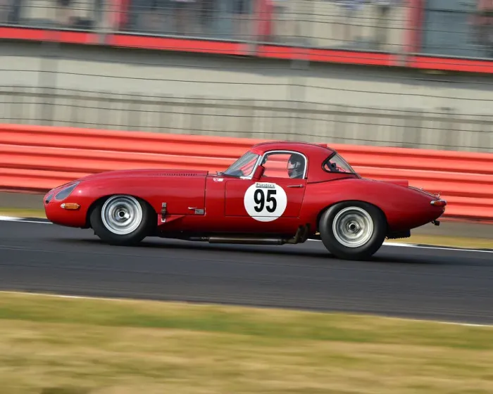 Framed Print : CM25 0258 Timothy de Silva, Jaguar E-Type Framed Print : CM25 0258 Timothy de Silva, Jaguar E-Type