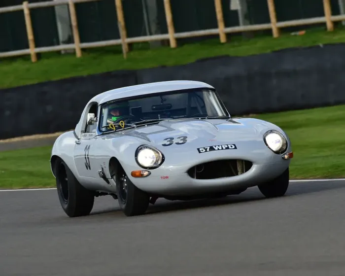 Rights Managed : CM25 6044 Jon Minshaw, Phil Keen, Jaguar E-Type semi-lightweight Rights Managed : CM25 6044 Jon Minshaw, Phil Keen, Jaguar E-Type semi-lightweight