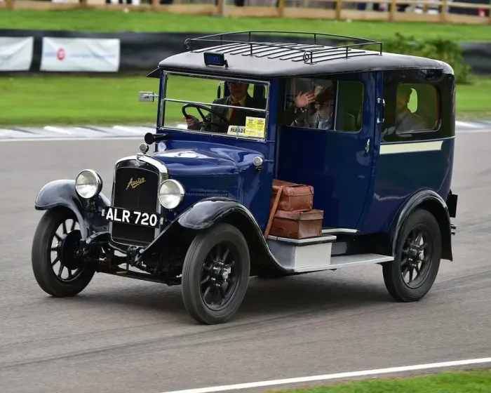 Rights Managed : CM25 6780 Austin London Taxi, Cape body Rights Managed : CM25 6780 Austin London Taxi, Cape body