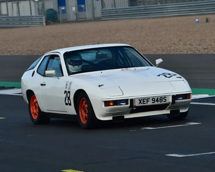 Framed Print : CM26 0063 Simon Baines, Porsche 924 Framed Print : CM26 0063 Simon Baines, Porsche 924