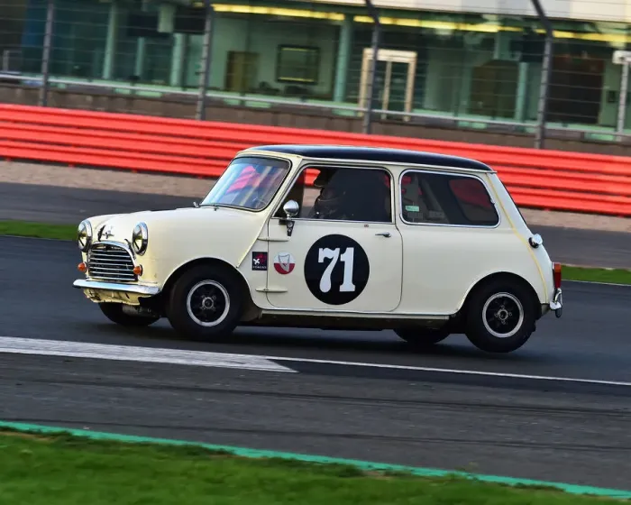 Framed Print : CM26 1537 Larry Warr, Morris Mini Cooper S