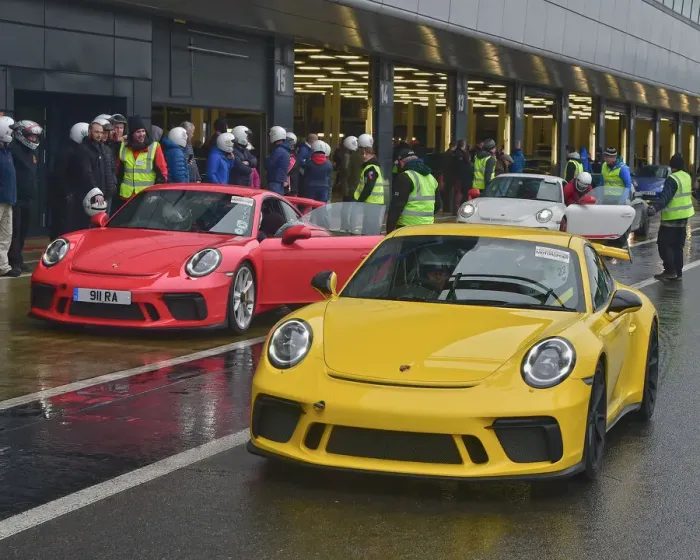 Framed Print : CM26 6070 Porsche 911 pitlane Framed Print : CM26 6070 Porsche 911 pitlane