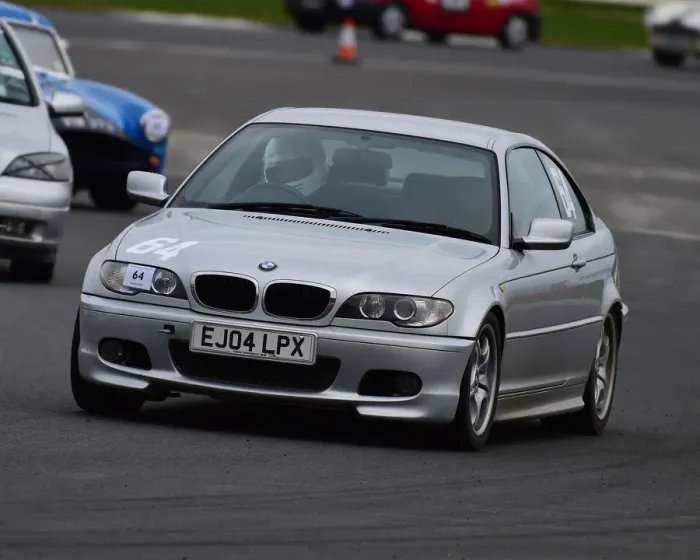 Framed Print : CM26 6732 Timothy Dutton, BMW 318 Framed Print : CM26 6732 Timothy Dutton, BMW 318