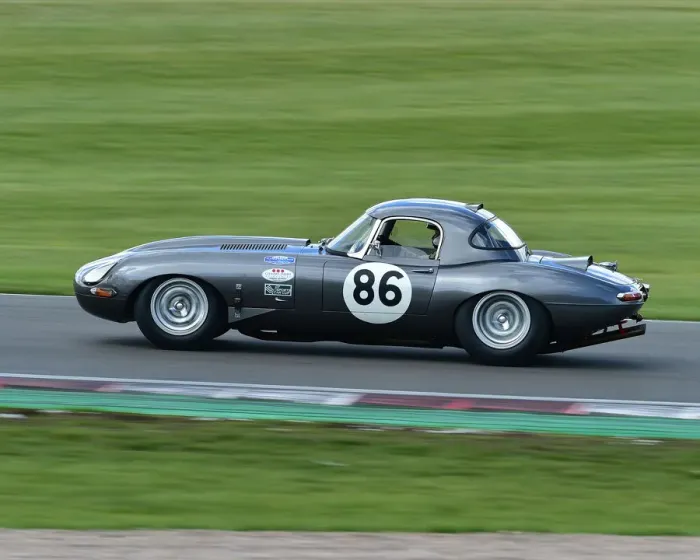 Framed Print : CM27 6394 John Pearson, Gary Pearson, Jaguar E-Type Framed Print : CM27 6394 John Pearson, Gary Pearson, Jaguar E-Type