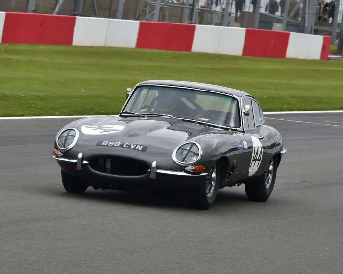 Framed Print : CM27 8353 Paul Pochciol, James Hanson, Jaguar E-Type Framed Print : CM27 8353 Paul Pochciol, James Hanson, Jaguar E-Type