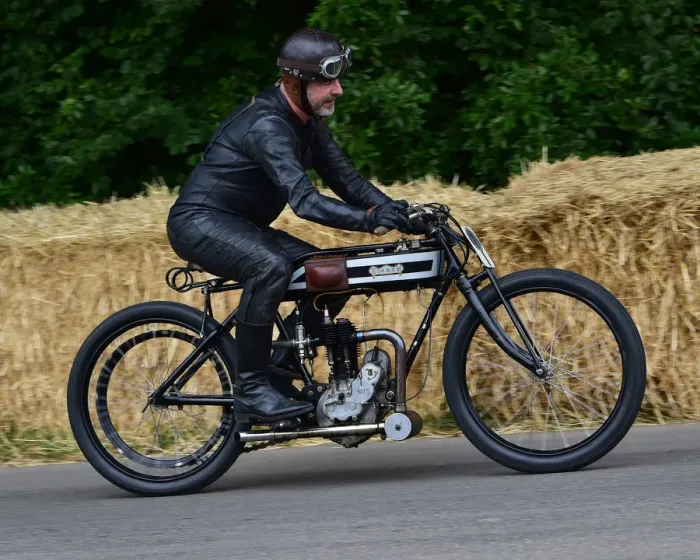 Rights Managed : CM28 7939 Barrie Baxter, 1910, Singer 3hp Rights Managed : CM28 7939 Barrie Baxter, 1910, Singer 3hp