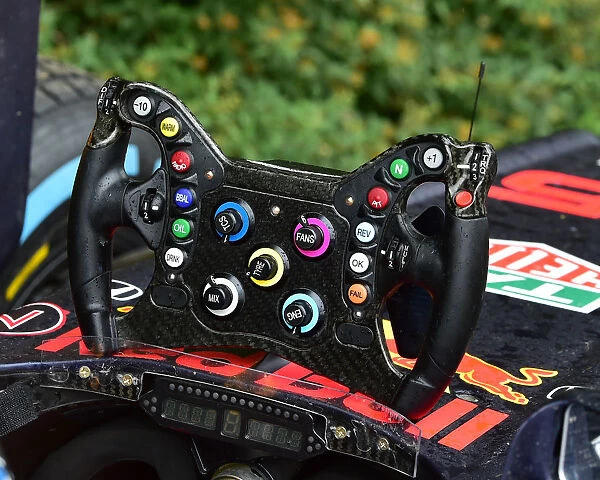 CM28 9370 Red Bull F1 steering wheel controls