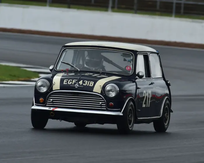 Framed Print : CM29 1296 William Lynch, Morris Mini Cooper S