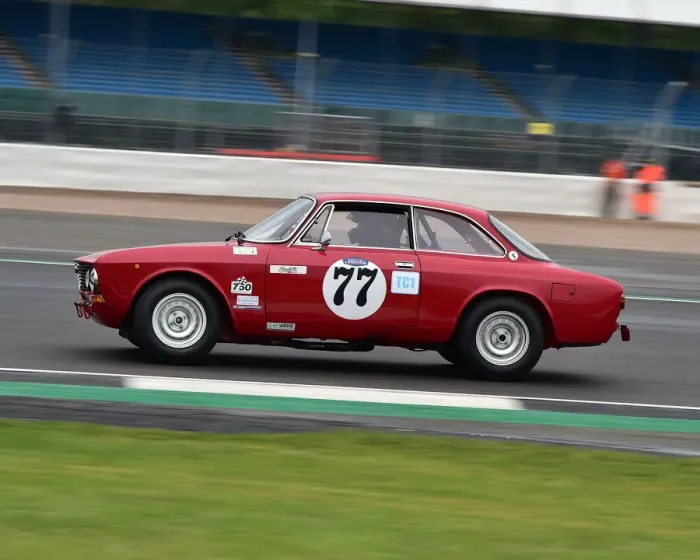 Framed Print : CM29 2827 Glynn Allen, Darren Roberts, Alfa Romeo 2000 GTV Framed Print : CM29 2827 Glynn Allen, Darren Roberts, Alfa Romeo 2000 GTV