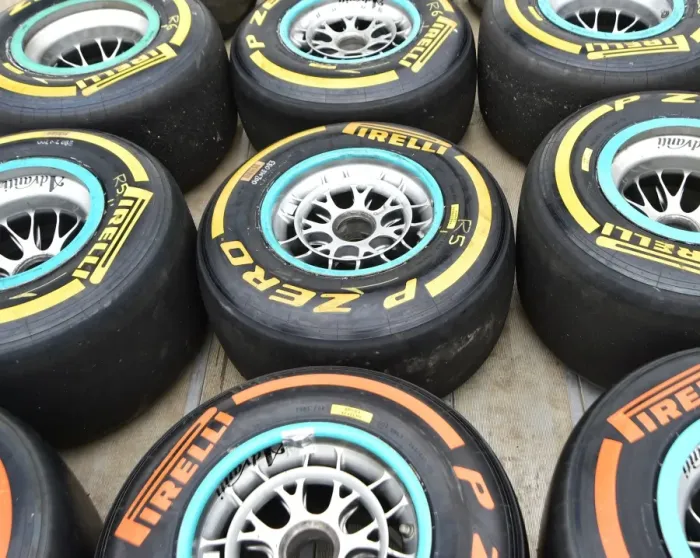 Rights Managed : CM3 2528 Wheels and tyres