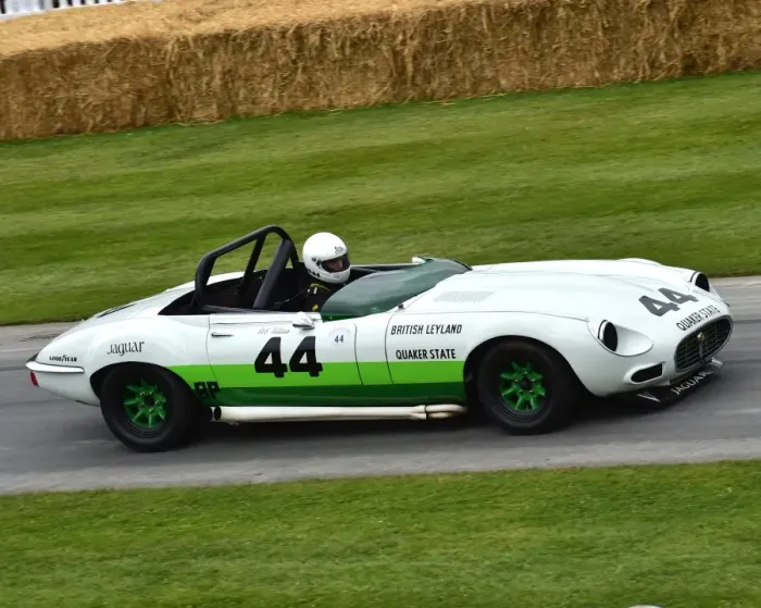 Rights Managed : CM3 2861 Andrew Frankel, Jaguar E-Type, group 44 Rights Managed : CM3 2861 Andrew Frankel, Jaguar E-Type, group 44