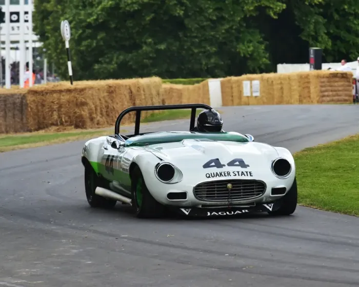 Rights Managed : CM3 3611 Andrew Frankel, Jaguar E-Type, V12, group 44 Rights Managed : CM3 3611 Andrew Frankel, Jaguar E-Type, V12, group 44