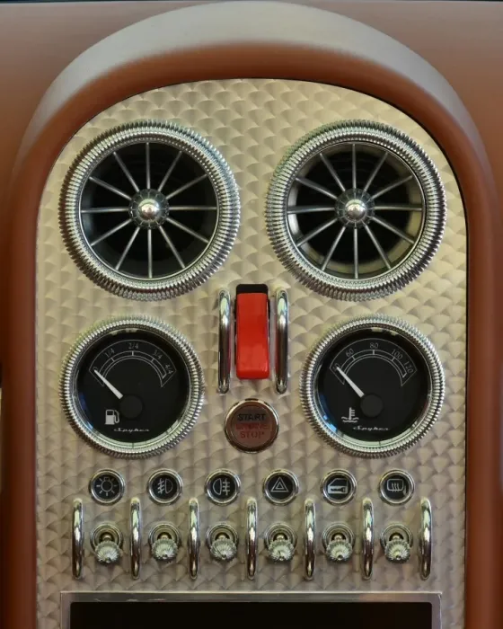 Rights Managed : CM3 4587 Spyker, dashboard Rights Managed : CM3 4587 Spyker, dashboard
