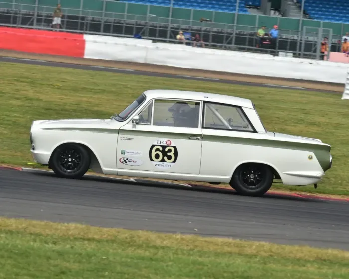 Framed Print : CM3 9182 Richard Meaden, Grant Tromans, Ford Lotus Cortina, CPB 408 B Framed Print : CM3 9182 Richard Meaden, Grant Tromans, Ford Lotus Cortina, CPB 408 B