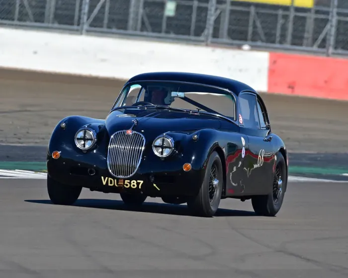 Framed Print : CM30 5421 Paul de Havilland, Jaguar XK150 Framed Print : CM30 5421 Paul de Havilland, Jaguar XK150