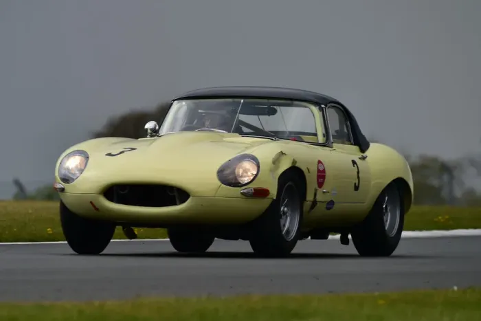 Framed Print : CM30 8526 Mark Russell, Tony Jardine, Jaguar E-Type Framed Print : CM30 8526 Mark Russell, Tony Jardine, Jaguar E-Type