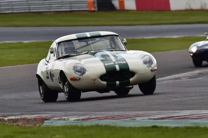 Framed Print : CM30 8557Ian Simmonds, Jaguar E-Type Framed Print : CM30 8557Ian Simmonds, Jaguar E-Type