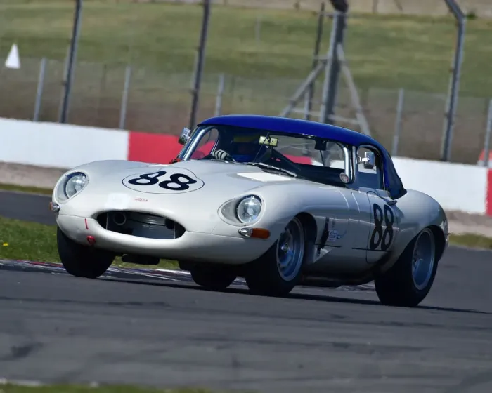 Framed Print : CM31 0041 Richard Kent, Chris Ward, Jaguar E-Type Framed Print : CM31 0041 Richard Kent, Chris Ward, Jaguar E-Type