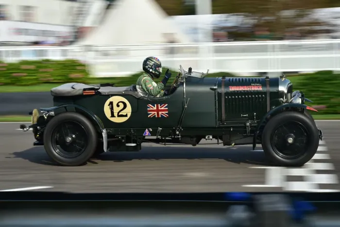 Rights Managed : CM31 8940 William Medcalf, Brian Johnson, Bentley 4 Litre