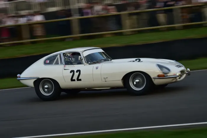 Rights Managed : CM31 9372 Jenson Button, Alex Buncombe, Jaguar E-Type Rights Managed : CM31 9372 Jenson Button, Alex Buncombe, Jaguar E-Type