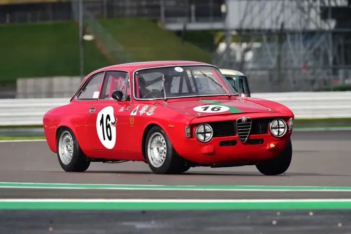 Framed Print : CM32 3167 James Colburn, Alfa Romeo Giulia Sprint GT Framed Print : CM32 3167 James Colburn, Alfa Romeo Giulia Sprint GT
