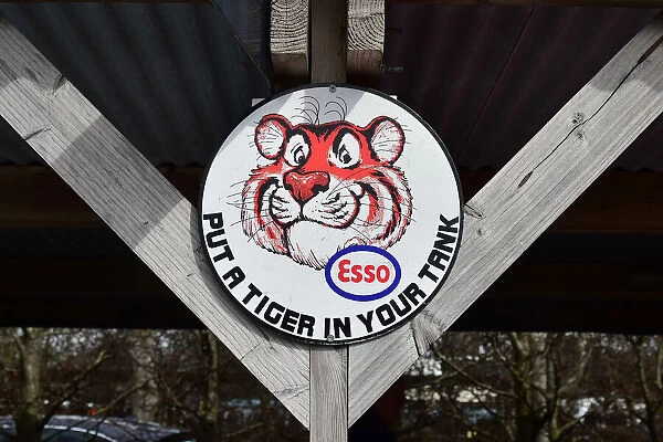 CM32 6276 Esso, Put a Tiger in your Tank