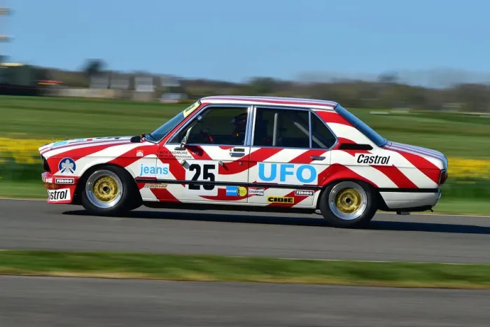 Rights Managed : CM32 6469 Nick Padmore, Chris Ward, BMW 530i Rights Managed : CM32 6469 Nick Padmore, Chris Ward, BMW 530i