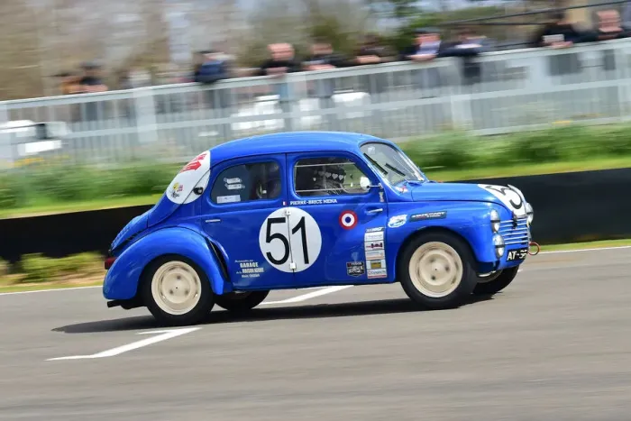 Rights Managed : CM32 6869 Mena Pierre-Brice, Renault 4CV