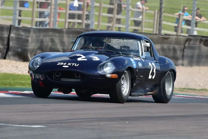 Framed Print : CM33 1430 Gary Pearson, Alex Brundle, Jaguar E-Type Framed Print : CM33 1430 Gary Pearson, Alex Brundle, Jaguar E-Type