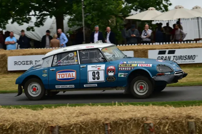Rights Managed : CM33 4342 Harry Martens, Marcel Schoneveld, Citroen DS 23 IE Rights Managed : CM33 4342 Harry Martens, Marcel Schoneveld, Citroen DS 23 IE