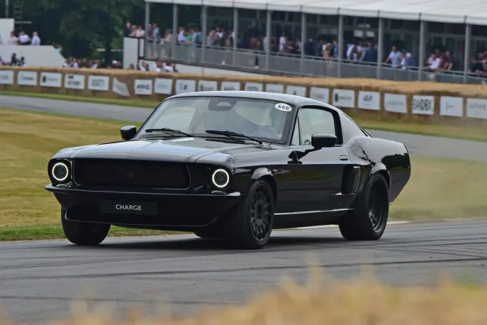 Rights Managed : CM33 4631 Charge Mustang Rights Managed : CM33 4631 Charge Mustang