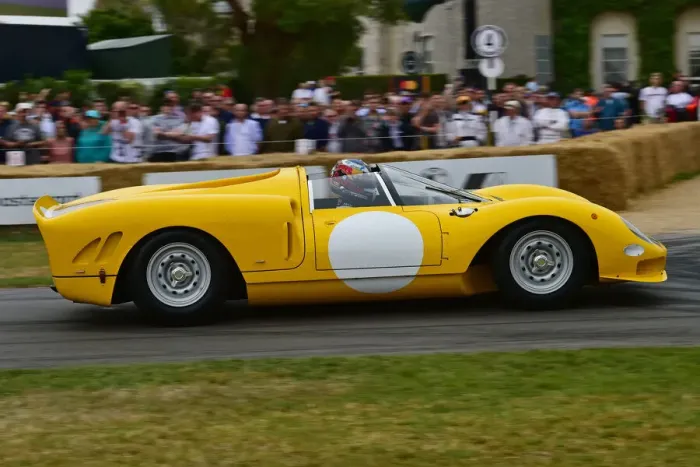 Rights Managed : CM33 4817 Joe Macari, Ferrari 365 P Rights Managed : CM33 4817 Joe Macari, Ferrari 365 P
