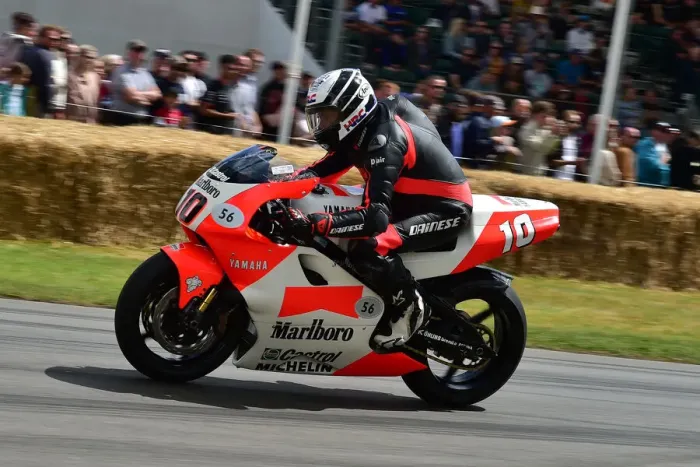Rights Managed : CM33 5644 Andy Caddick, Mick Loughlin, Yamaha YZR500 Rights Managed : CM33 5644 Andy Caddick, Mick Loughlin, Yamaha YZR500