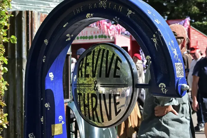 Rights Managed : CM33 9149 Revive and Thrive Rights Managed : CM33 9149 Revive and Thrive