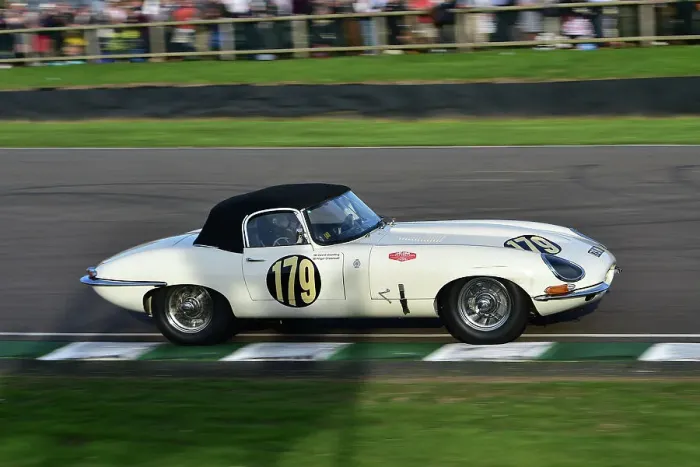 Rights Managed : CM34 0747 David Gooding, Nigel Greensall, Jaguar E-Type Rights Managed : CM34 0747 David Gooding, Nigel Greensall, Jaguar E-Type