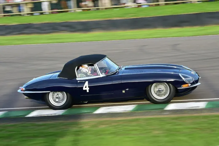 Rights Managed : CM34 0830 John Young, Chris Ward, Jaguar E-Type