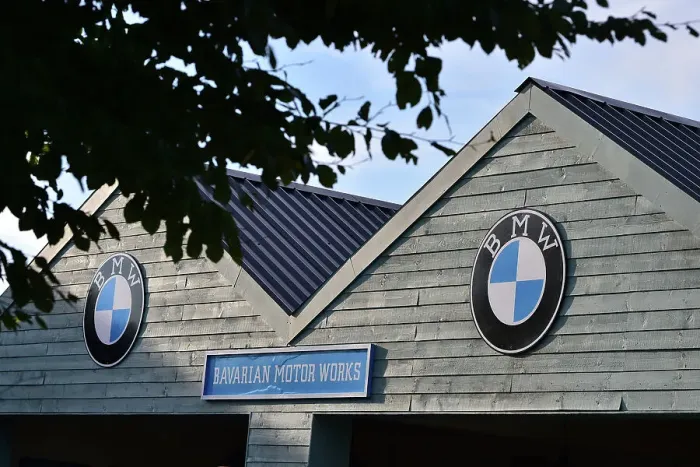 Rights Managed : CM34 0885 BMW, Bavarian Motor Works garage Rights Managed : CM34 0885 BMW, Bavarian Motor Works garage