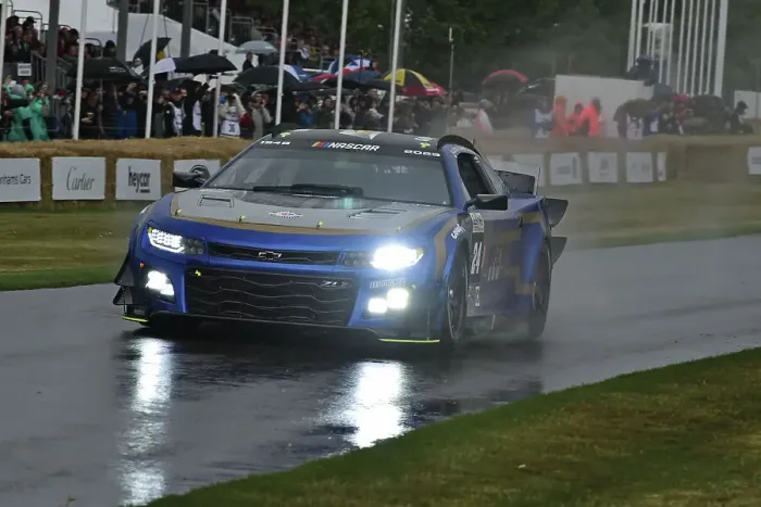 Rights Managed : CM34 9346 Jenson Button, Mike Rockenfeller, Chevrolet Camaro ZL1 Rights Managed : CM34 9346 Jenson Button, Mike Rockenfeller, Chevrolet Camaro ZL1