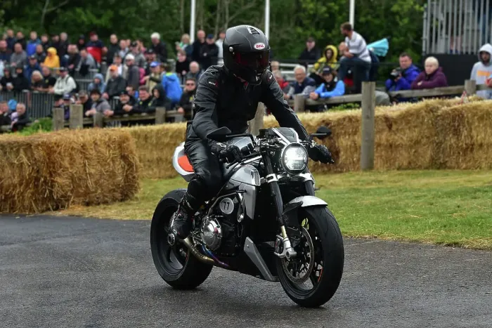 Rights Managed : CM34 9914 Norton V4CR