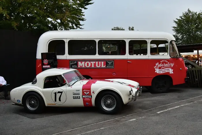 Rights Managed : CM35 1783 Motul AC Cobra and racing laboratory bus
