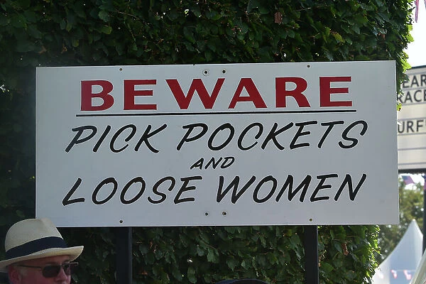 CM35 2295 Pick Pockets and Loose Women warning sign