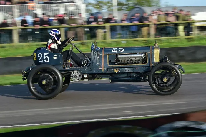 Rights Managed : CM35 3696 Charlie Martin, Brasier Voiture de Course Rights Managed : CM35 3696 Charlie Martin, Brasier Voiture de Course