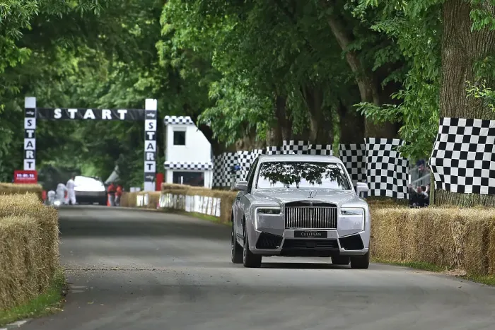 Rights Managed : CM35 9951 Rolls-Royce Black Badge Cullinan Series II