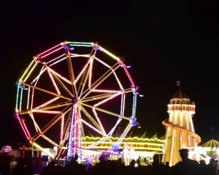 Rights Managed : CM6 3999 Fairground at night Rights Managed : CM6 3999 Fairground at night
