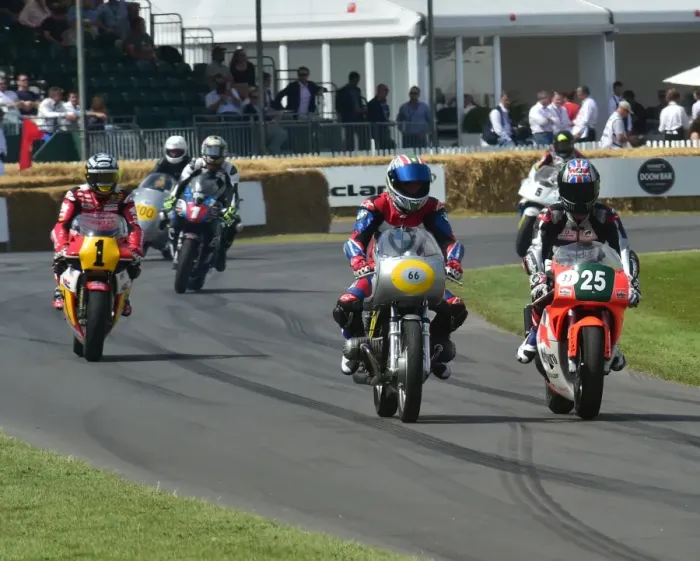 Rights Managed : CM8 8326 Ben Morris, Yamaha TZ250M, Troy Corser, BMW Kaczor R50S Rights Managed : CM8 8326 Ben Morris, Yamaha TZ250M, Troy Corser, BMW Kaczor R50S