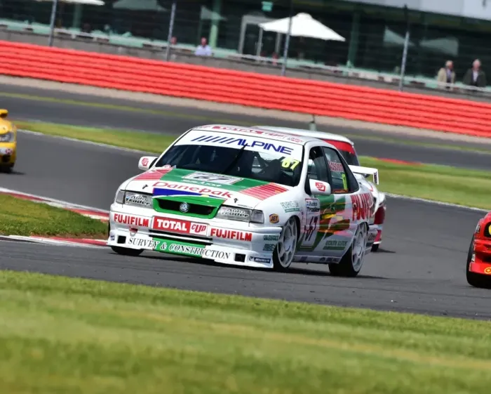 Framed Print : CM9 4508 Tony Absolom, Vauxhall Cavalier Framed Print : CM9 4508 Tony Absolom, Vauxhall Cavalier