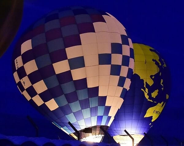 CM9 5541 Hot air balloons, night glow