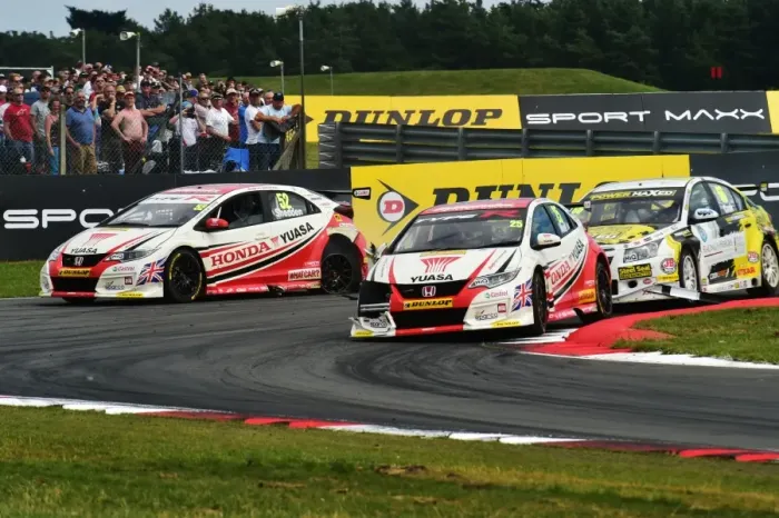 Framed Print : CM9 8019 Matt Neal, Gordon Shedden, Honda Civic Type R Framed Print : CM9 8019 Matt Neal, Gordon Shedden, Honda Civic Type R