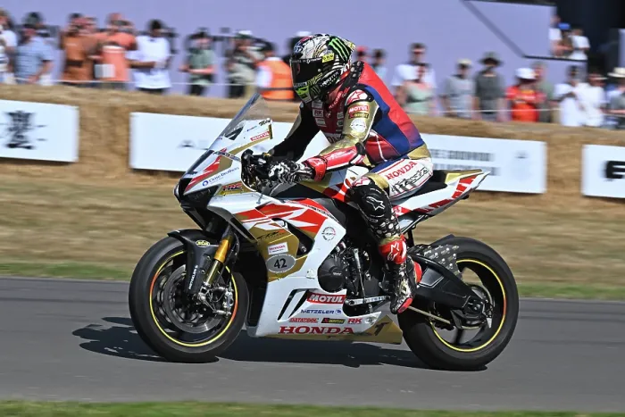 Rights Managed : CZ3_0968 John McGuinness, Honda CBR 1000RR-R Fireblade.jpg Rights Managed : CZ3_0968 John McGuinness, Honda CBR 1000RR-R Fireblade.jpg